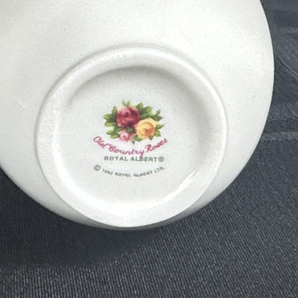 Royal Albert Old Country Roses Small Bud Vase Mini Gold Trim - Picture 9 of 10